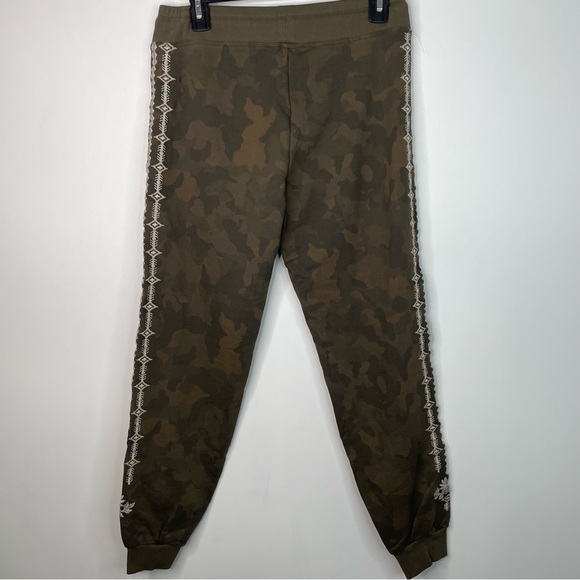 New Driftwood Stevie Floral Embroidered Joggers Pants Size X-Small Camouflage - Picture 8 of 8
